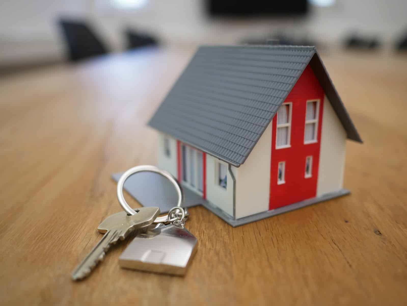 Pourquoi est-il important de souscrire une assurance habitation avant de signer chez le notaire ?